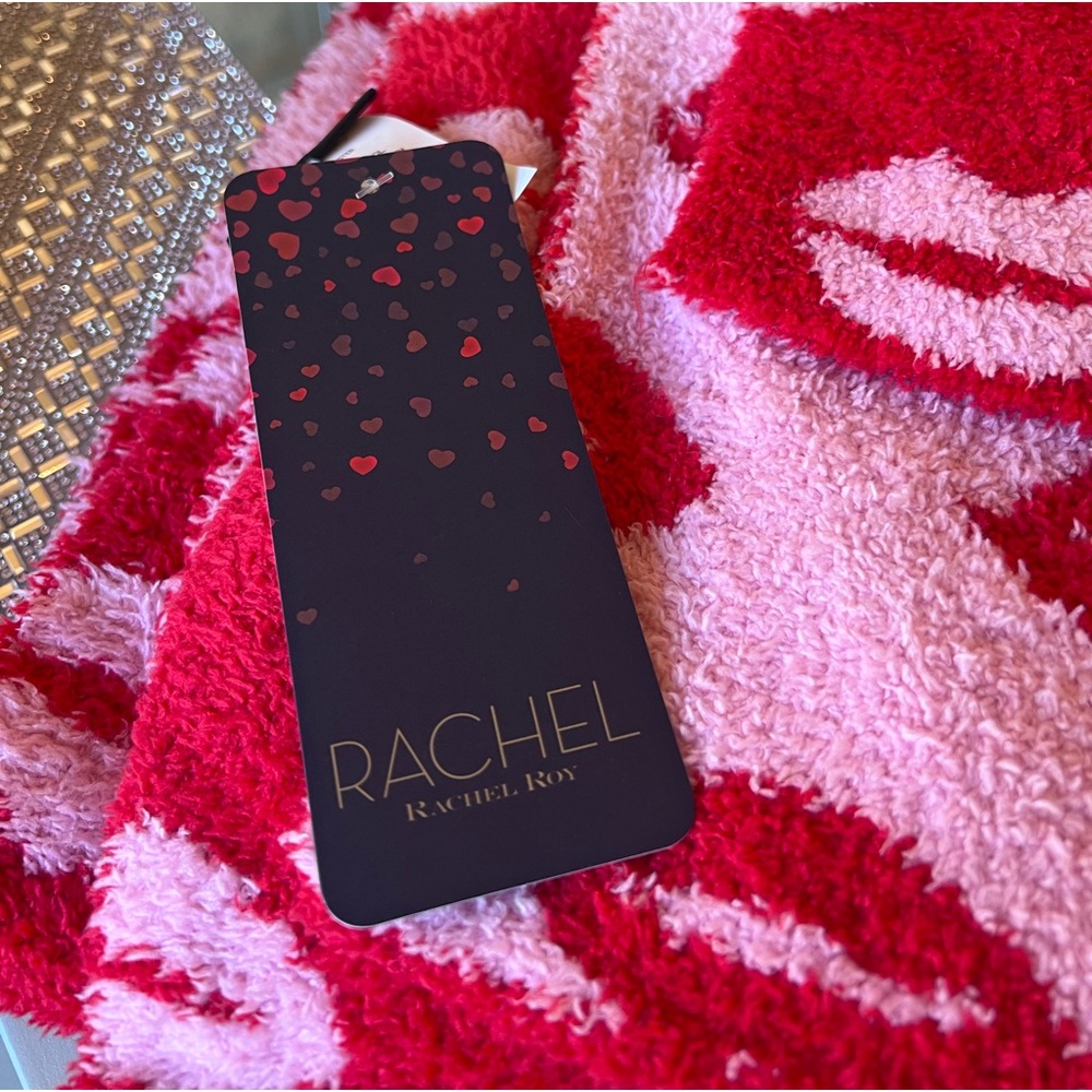 ๐๐ฉท Rachel Zoe Pink Red Kisses Lips Reversible Plush Blanket NEW - Picture 5 of 5